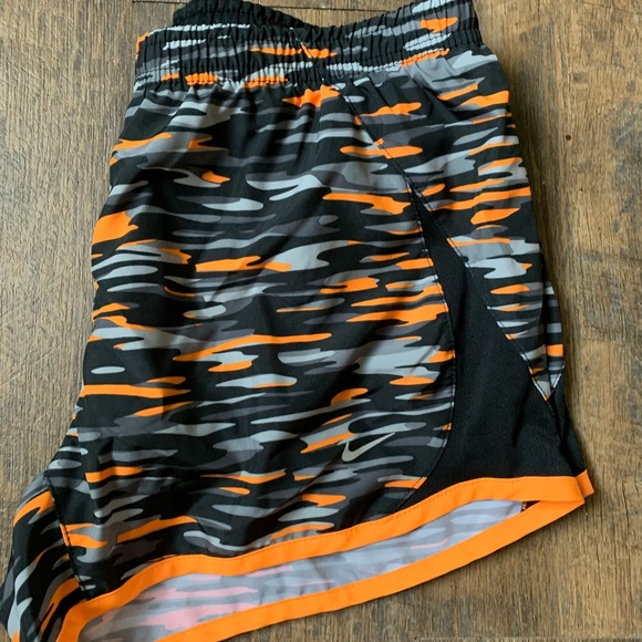 Women’s Nike Shorts Size Small - Picture 3 of 3